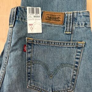 Women’s New Levi's Light Blue Denim Jeans with Tan Leather Patch